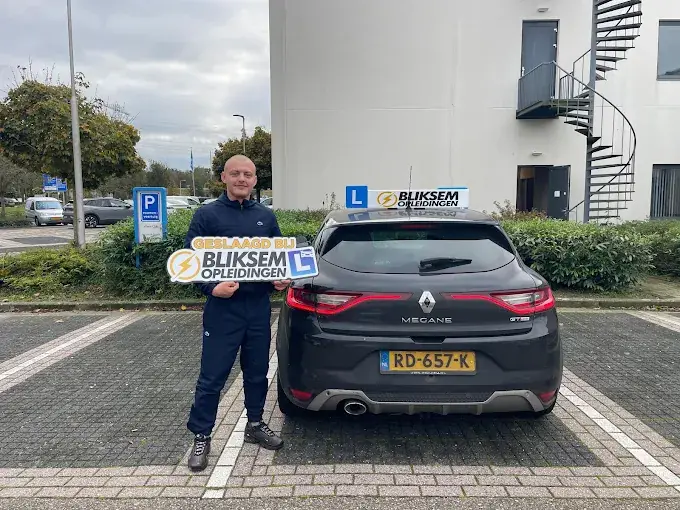 Geslaagd geslaagd bij Bliksem Opleidingen