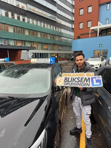 Geslaagd geslaagd bij Bliksem Opleidingen