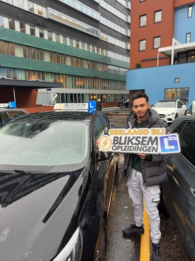Geslaagd geslaagd bij Bliksem Opleidingen