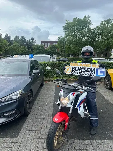 Geslaagd geslaagd bij Bliksem Opleidingen