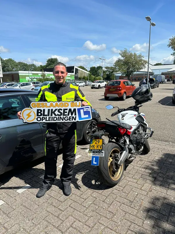 Geslaagd geslaagd bij Bliksem Opleidingen