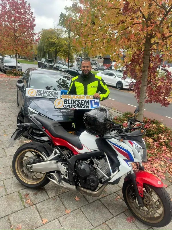 Geslaagd geslaagd bij Bliksem Opleidingen